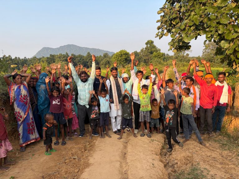 कुरहरिया गांव आज भी पक्की सड़क से वंचित, ग्रामीण परेशान