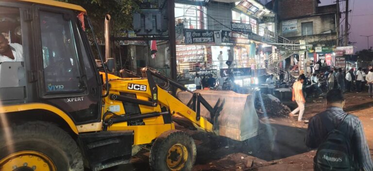 मां-बेटे की मौत के बाद अतिक्रमण पर प्रशासन सख्त, बरही चौक और धनबाद रोड में चला अभियान